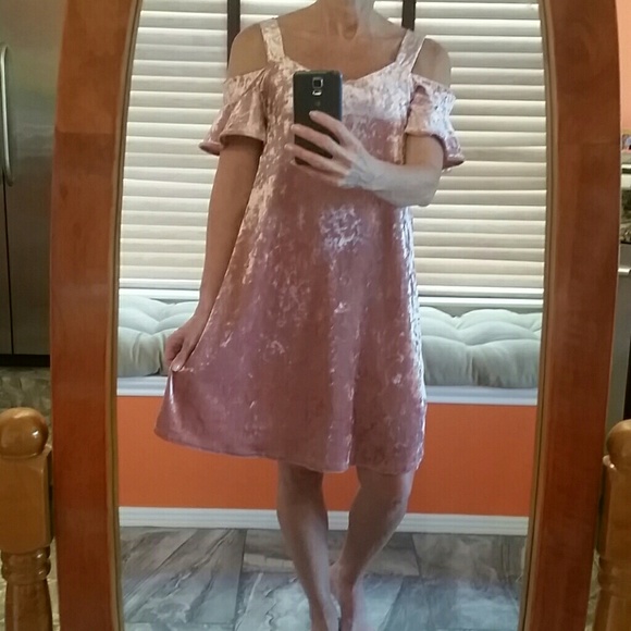 BLUSH-LIPSTICK COLD SHOULDER RUFFLE DRESS - Picture 2 of 7